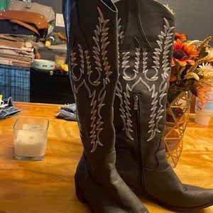 Women’s Black Cowboy Style Boots